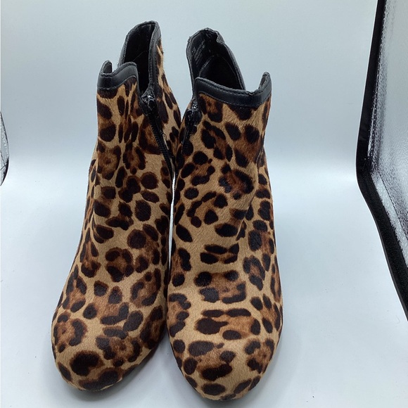Women Leopard Print Boots - Picture 5 of 9